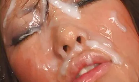 Cô gái tóc đỏ hướng dẫn một con ngựa đen đến dòng kết thúc. phim sex len lut hay nhat