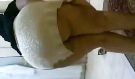 Cô gái tóc vàng cô phim sex bua nhat ban vào phòng tắm nắng
